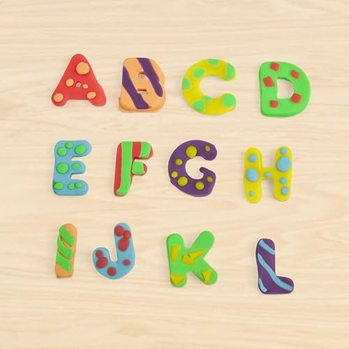 Miniatura 9 de Play-Doh Letras fundamentales con 26 herramientas de estampación de letras, 6 latas de surtido. Colores, suministros para el aula de regreso a la
