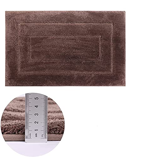 Coussin en peluche marron haut de gamme en microfibre douce et finitions durables