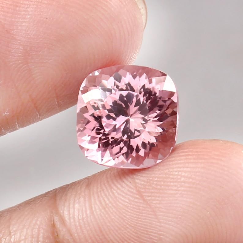 Morganite naturelle de Madagascar de forme coussin pour créer une bague d'exception