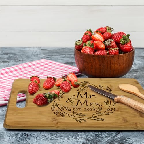 Tabla de Cortar de Bambú Personalizada para Parejas, Regalo de Boda con Grabado 'Mr and Mrs', 12" x 9" miniatura 2