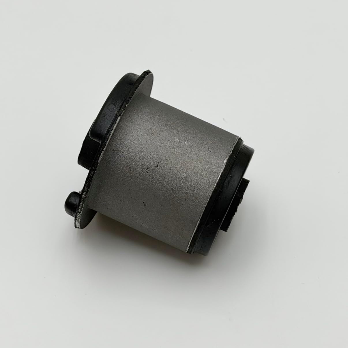 Front Axle Differential Bushing Compatible with Hummer H2, Metal Finish, OEM 88963599, Vehicle Specific Fit