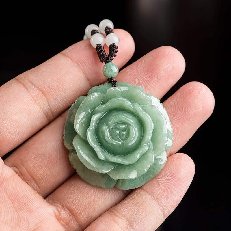 Colgante de jadeíta con peonía tallada, verde judía