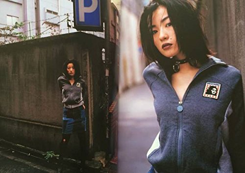 唄女　荒木経惟女性シンガー19人撮 椎名林檎　小島麻由美　ボニーピンク　坂本美雨 Amazon.co.jp: 荒木経惟 唄女うたいめUTAIME 椎名林檎 Bonnie Pink