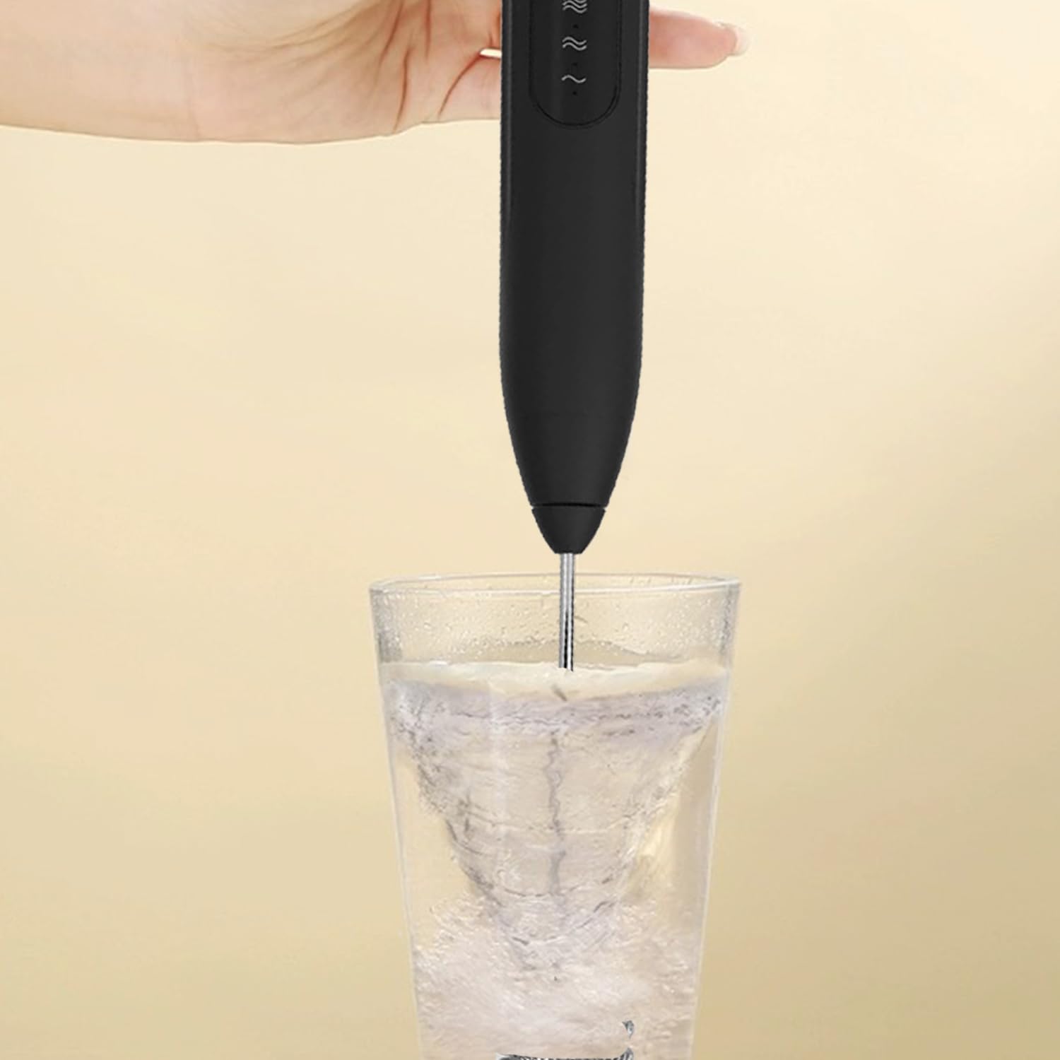 Mousseur à lait à main, mélangeur à main électrique rechargeable, 3 vitesses, avec 2 fouets en acier inoxydable pour café, cappuccino, frappe, matcha et chocolat chaud (3 x 26,4 cm)