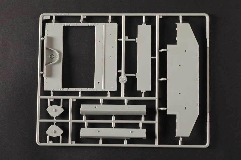 61621 1/16 M4A3E8 Thunder VIl Medium Tank Military Assembly Model Kit