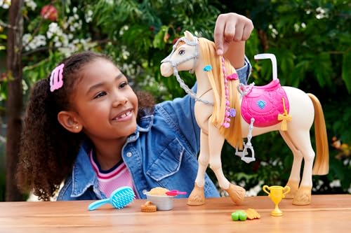 Barbie Spielzeugpferd mit Geräuschen, Musik und Zubehör, inspiriert von Barbie Mysteries: Das geheimnisvolle Pferdeabenteuer“ Pferd kann sich bewegen, tanzen und mit den Augen blinzeln, HXJ42