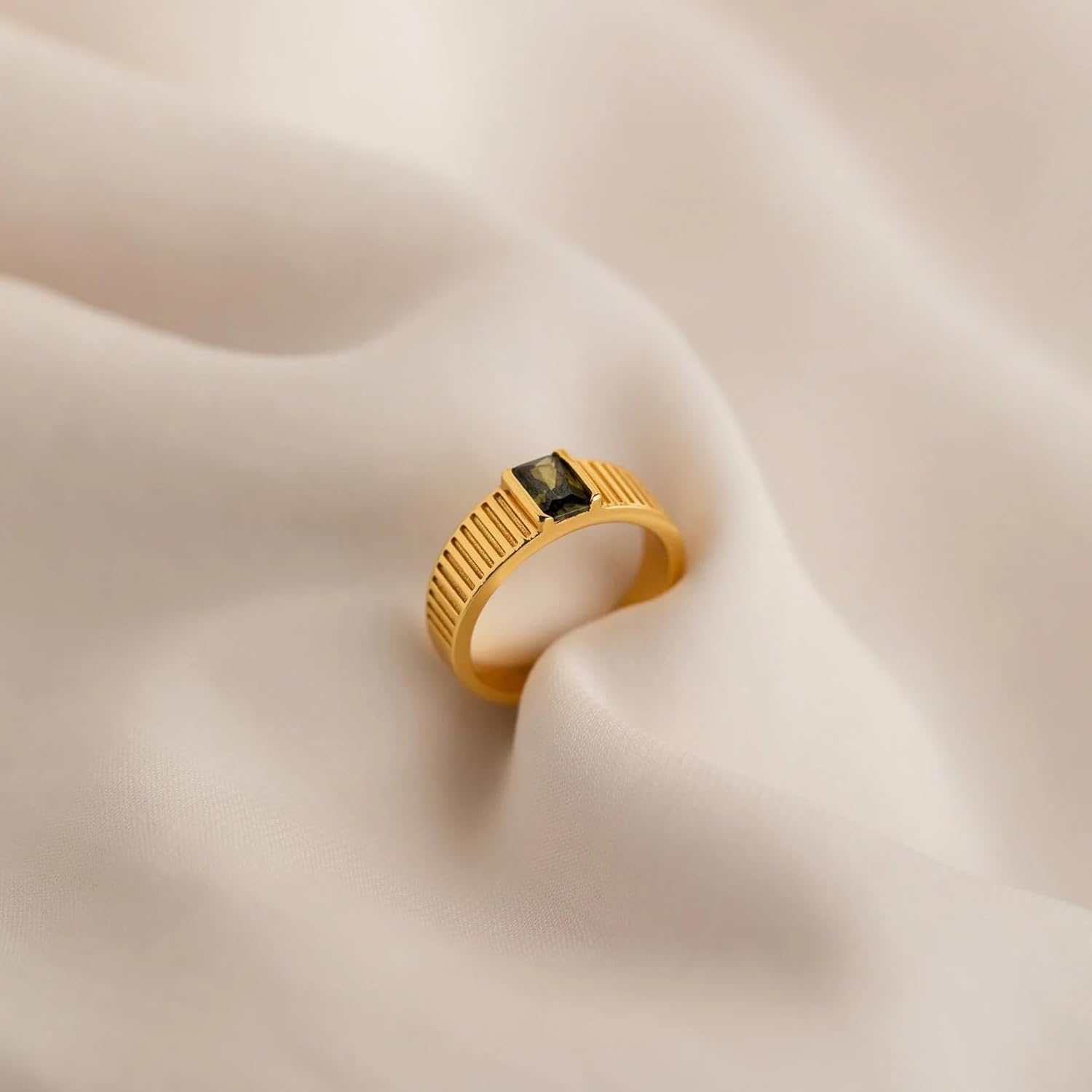 CAITLYNMINIMALIST 18K Gold Baguette Peridot Solitaire Signet Ring for Women Gift for Her