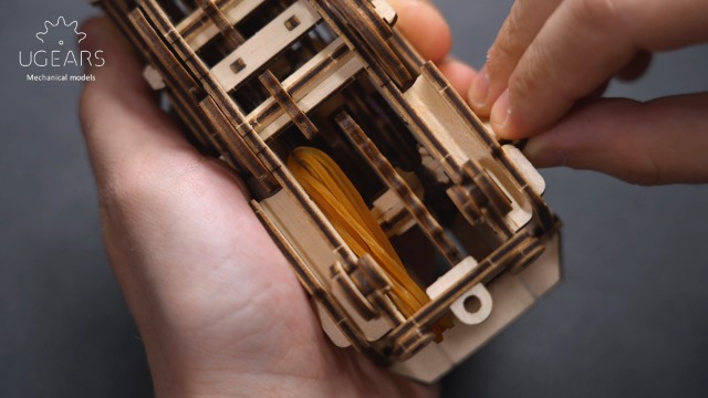 Ugears 70014, Modellino In Legno Da Costruire: Passaggio A Livello Con Rotaie, 200 Pezzi