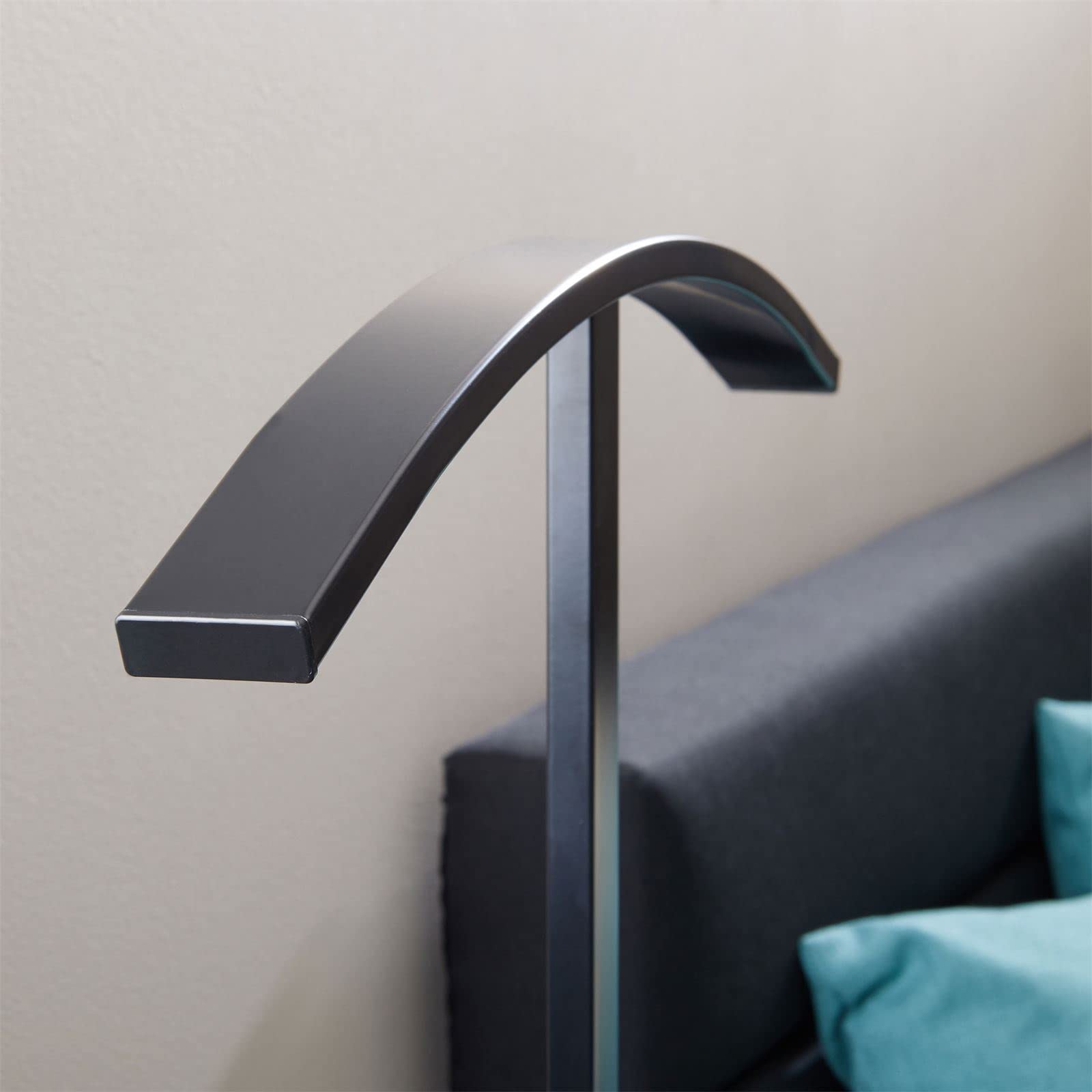 IDIMEX Herrendiener Scott aus Metall in schwarz lackiert, eleganter Stummer Diener mit Hosenbügel, schöner Damendiener mit Kleiderbügel