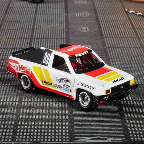 Hot Wheels Elite 64 1989 Toyota HiLux Stadium Truck miniatura 2