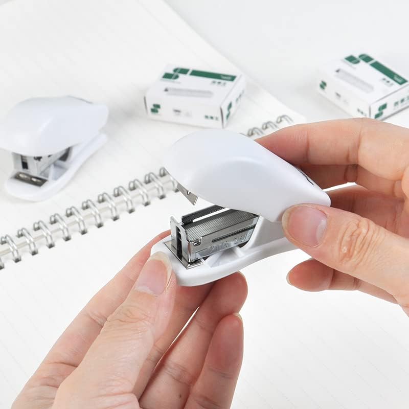 Miniatura 7 de Mini engrapadora con grapas, 3 piezas de escritorio de oficina, capacidad de 25 hojas, grapadora pequeña con 1440 grapas estándar, fácil de