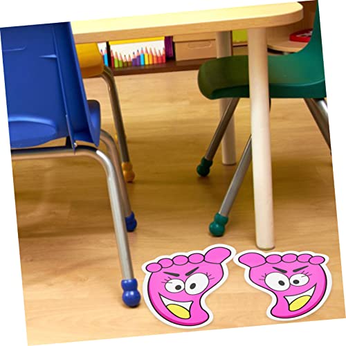 Décorations pour le sol de la chambre de bébé avec de petits autocollants en forme d'empreinte