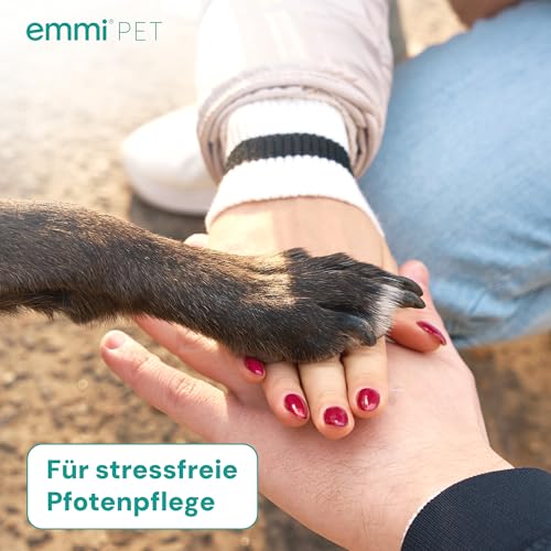 Emmi-pet Pfötchenpflege 2in1 Natur 50 ml – Veganer Pfotenbalsam Hund mit Sheabutter, Kokosöl & Kräuterextrakten, schützt & regeneriert - gegen Risse & raue Ballen, Natürlich - zieht schnell EIN