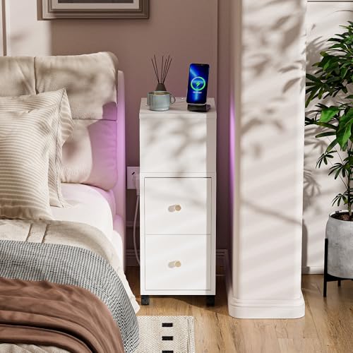 Ztexkee Mesitas de Noche Estrecha con Enchufe y Barra de luz LED, Mesa Auxiliar Estrecha con Ruedas Alta mesita de Noche con 2 cajones y 2 estantes para Dormitorio, salón, Blanco
