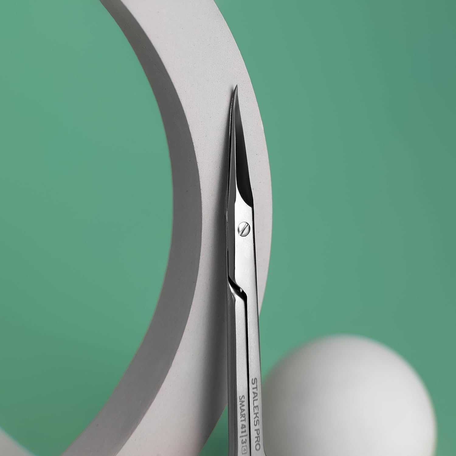 STALEKS PRO Tijera profesional para cutículas con punta de gancho. Anillos ergonómicos con siliconas desmontables. Acero inoxidable. Smart SS-41/3