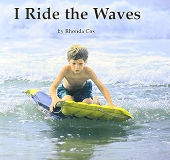 Paperback I Ride the Waves (Books for Young Learners) Book