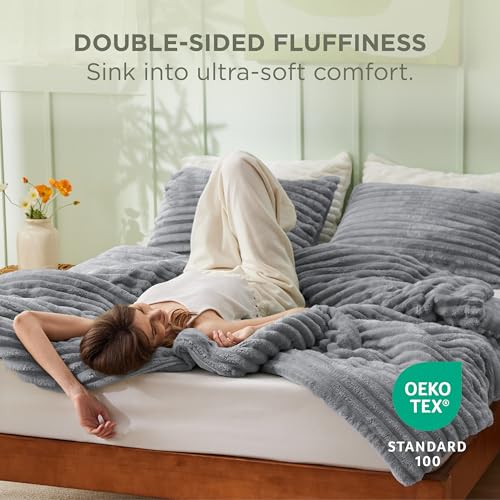 Image of Bedsure Queen Fluffy Comforter Set - GentleSoft 3 Pieces Luxury Fleece Bed Grey Bedding, Cozy Room Decor Aesthetic, 1 Queen Bed Comforter (90 inchx90 inch) and 2 Pillowcases (20 inchx26 inch)