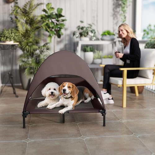 PawHut Hundeliege Outdoor mit Dach, Erhöhtes Hundebett für Große Hunde, Kühlendes Haustierliege mit Waschbares Mesh Stahlrahmen Tragtasche, Haustierbett für Draußen Camping 91x76x90cm, Kaffee