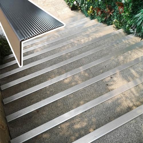 Protector de peldaños metálico de 3 mm que evita roturas en cantos de escaleras exteriores