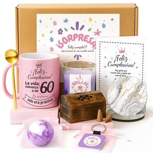 Kembilove® Pack Regalo Mujer 60 Años con Taza Personalizada – Caja Sorpresa Cumpleaños con Vela, Sales de Baño e Inciensos – Regalo Original 60 Cumpleaños Mujer Kembilove® Pack Regalo Mujer 60 Años con Taza Personalizada – Caja Sorpresa Cumpleaños con Vela, Sales de Baño e Inciensos – Regalo Original 60 Cumpleaños Mujer