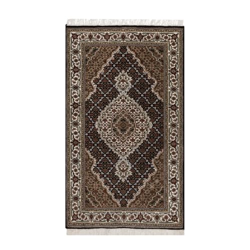 Shahbanu Rugs Hand Knotted Oriental Rug, Midnight Black with Mahi Fish Medallion Design, 100% Wool, 3'2"x5'4", 175 KPSI