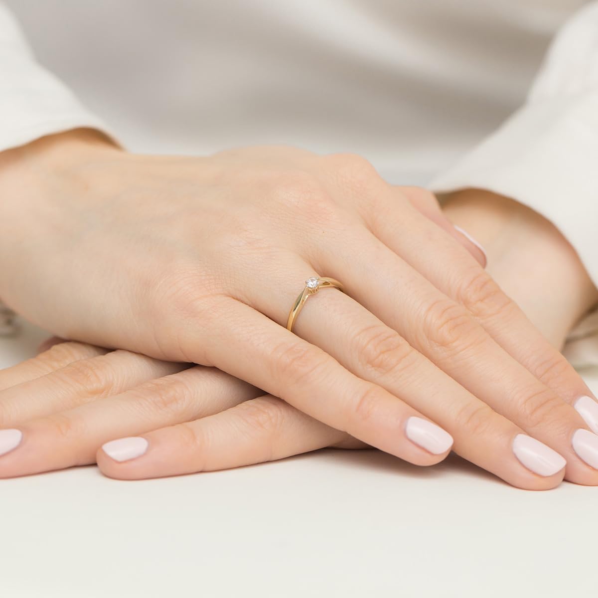 MARKO Eleganter 333 Gold Damen Ring mit Solitär – Echtgold Verlobungsring/Vorsteckring