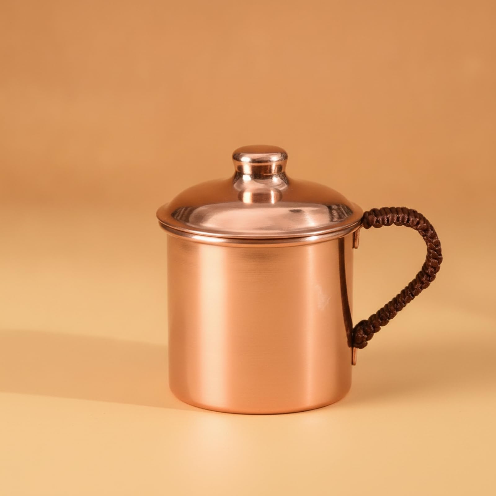 Jarra de Cobre Taza Vaso Tazón con Tapa Metálica y Asa Ergonómica con Cuerda para Conservación Térmica y sin Salpicaduras Adecuada para Hogar Bar, Mecanismo De Taza De Cobre Púrpura