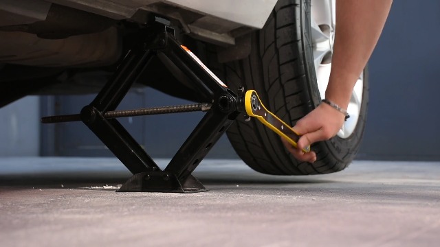 Cric Auto 2 Tonnellate - Martinetto A Forbice, Altezza 110-400 Mm, Per Auto E SUV - Foto 10