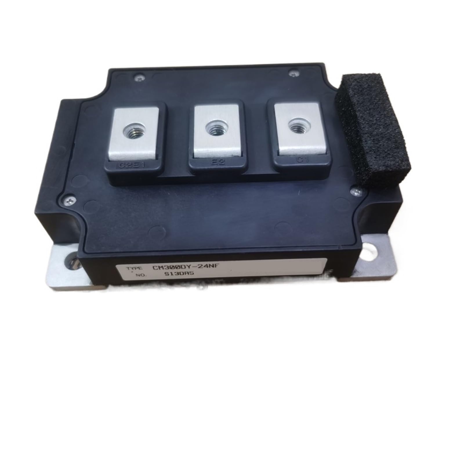 Módulo CM300DY-24NF de baja pérdida térmica para un rendimiento estable