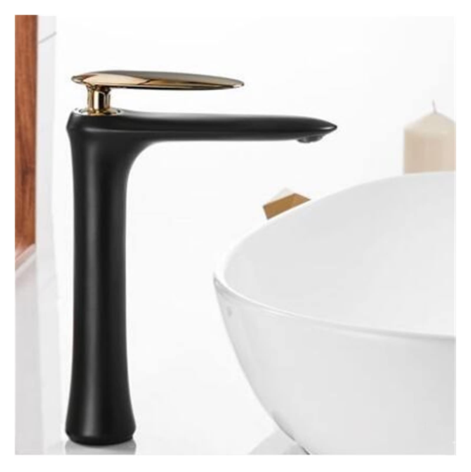 Robinet salle de bain or et noir haut pour transformer votre espace lavabo en oasis de détente