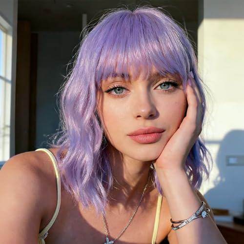 plenday Light Purple Wigs with Bangs for Women Shoulder Length Short Wavy Bob Wigs With Bangs Synthetic Bob Wig Curly Lavender Wig Heat Resistant Colorful Wavy Wig Cosplay Fun Wigs For Daily Party.