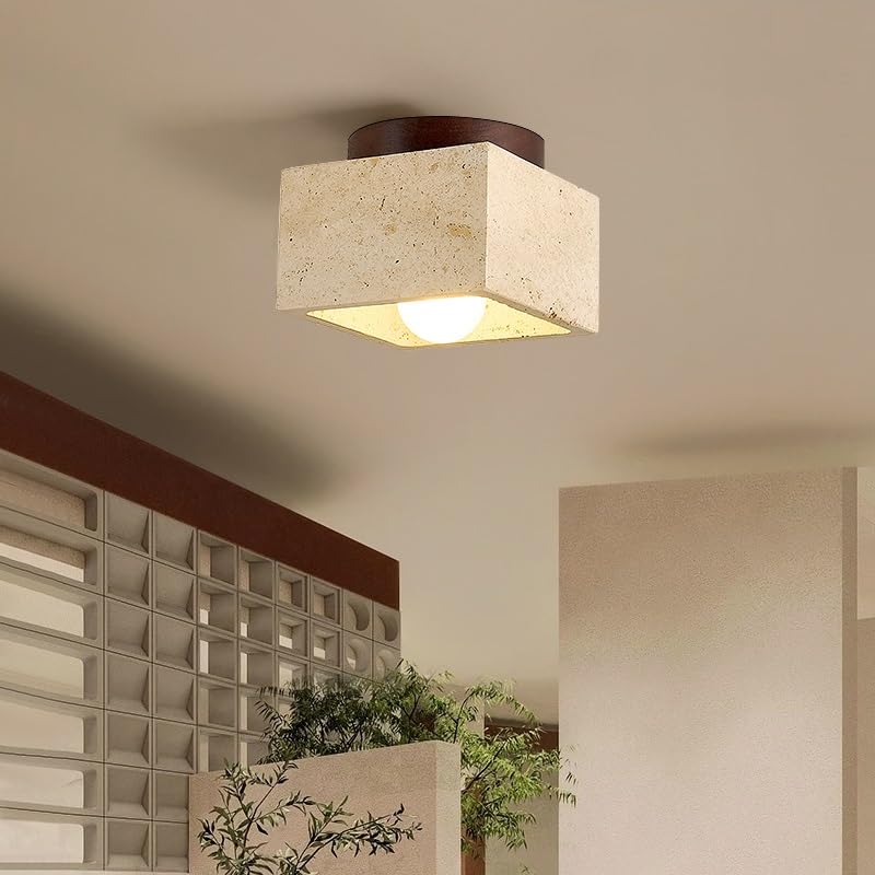 Plafonnier LED travertin jaune pour illuminer un couloir sombre avec style