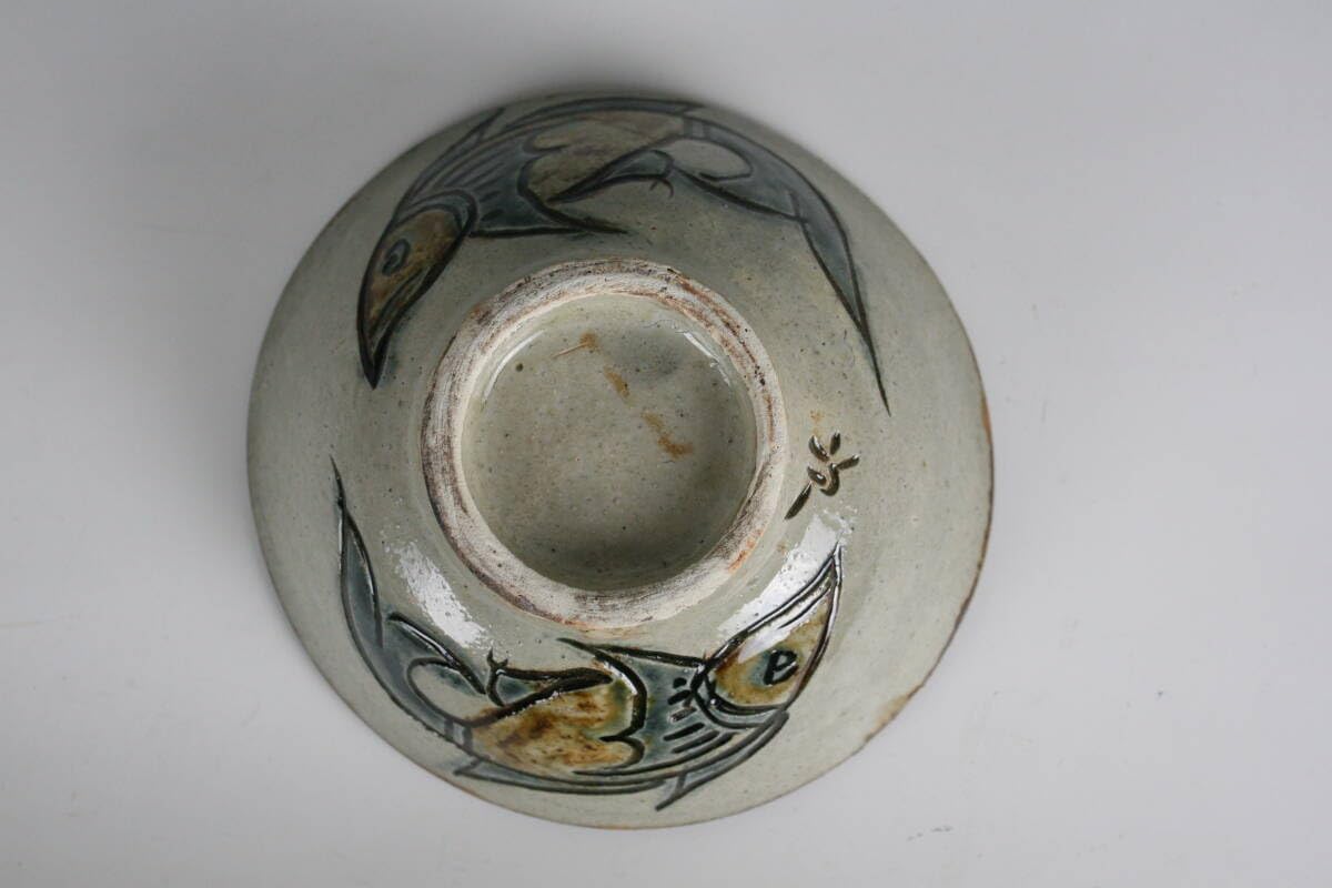 壺屋焼 人間国宝 金城次郎 作 魚文五寸皿（重ね焼） 壺屋焼