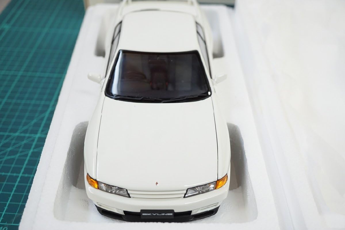 Amazon | 未使用品 1/18 SKYLINE GT-R R32 クリスタルホワイト
