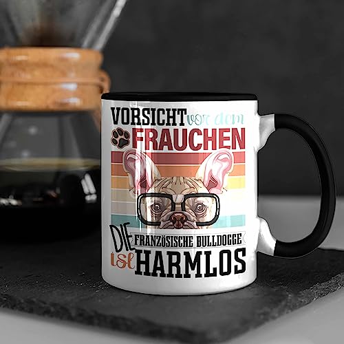 Trendation - Französische Bulldogge Besitzerin Frauchen Tasse Geschenk Lustiger Spruch Geschenkidee Vorsicht Vor Dem Frauchen (Schwarz)