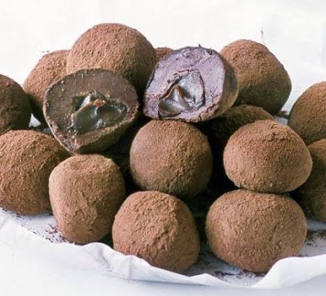 Image of Premium Chocolate Gifts | Handmade Gift Hamper | Almonds Chocolate