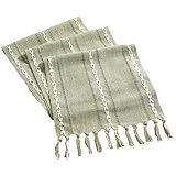 Los caminos de mesa no solo pueden cubrir la mesa de la cocina, sino que también se pueden colocar en la mesa de café, la cómoda, la caja de zapatos y el piano para prevenir el polvo y decorar