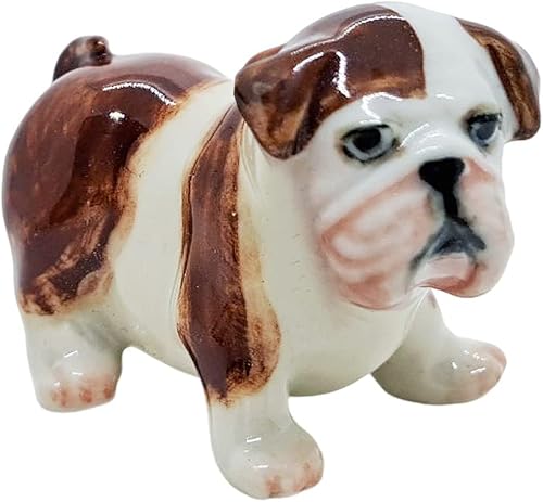 ChangThai Design Pequeña figura de bulldog de pie de 1 pulgadas de largo, color marrón oscuro, color blanco y marrón oscuro, hecha a mano, pintada a