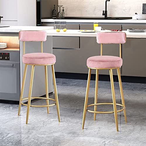 Tabourets de bar en velours rose pour sublimer votre cuisine moderne