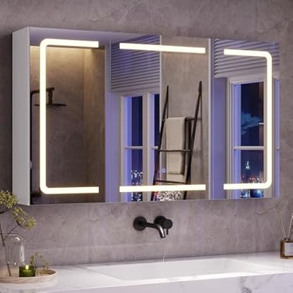 Foto di mojiasion Specchio Bagno LED con 3 Ante e Presa– Design 360°, Memoria Luminosità,100x16x60 cm Mobiletto Specchio Bagno Sospeso | 3 Ripiani Regolabili, Bianco, Impermeabile Sospeso100x60 cm