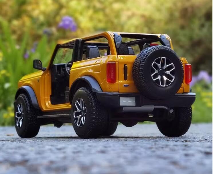 Modelo pre-armado Ford Bronco Badlands 1:18 naranja miniatura 2