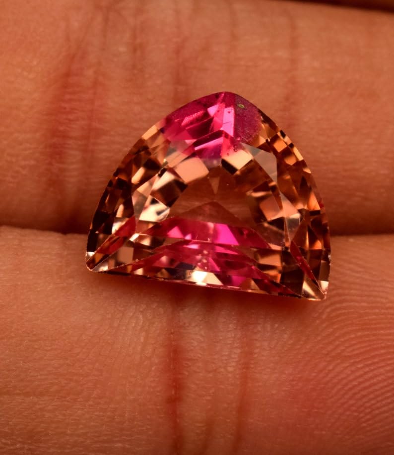 Saphir Padparadscha naturel taillé brillant, cadeau d'exception