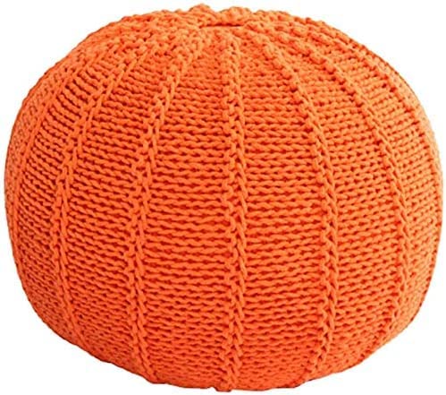 Pouf tricoté main idéal pour un coin lecture cosy