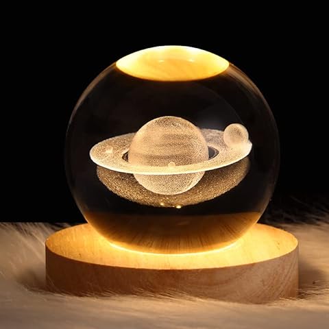 DNIEBW 3D Saturn Crystal Ball Night Light, Galaxy Planet Crystal Glass Sphere Lamp with Wooden Base, Saturn Planet Model Decor Crystal Display Sculpture Home Decor Present for Women Friends Girls Cover