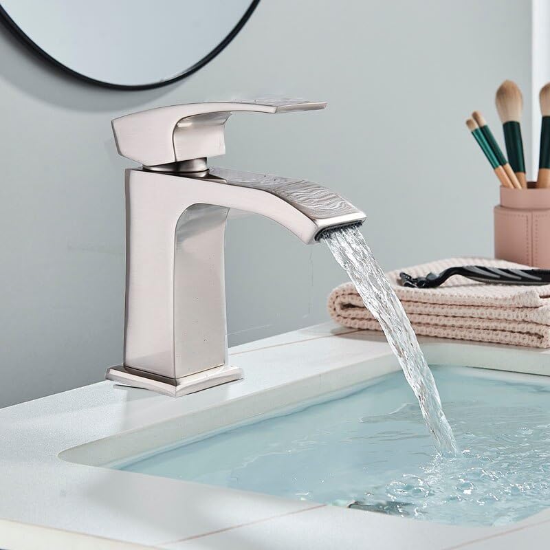 Mitigeur de bassin cascade chrome pour évier et meuble de salle de bain moderne