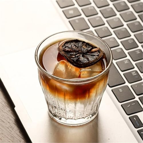 Copa de vidrio pequeña con rayas verticales para café y agua 4