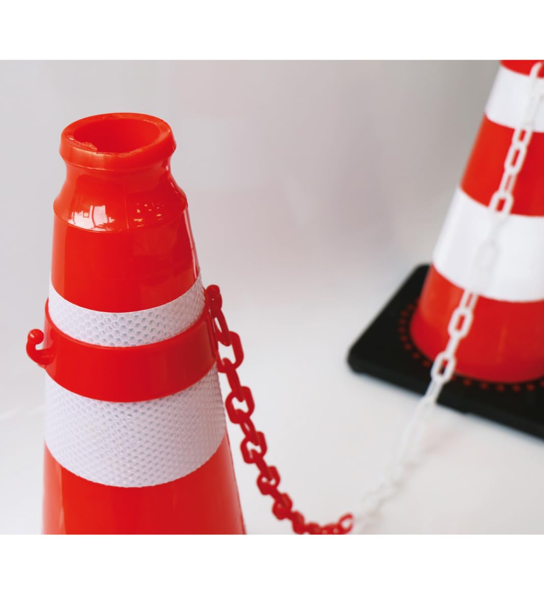 AUA SIGNALETIQUE - Support Chaîne 2 Crochets à Clipser sur Cône de Signalisation (10)
