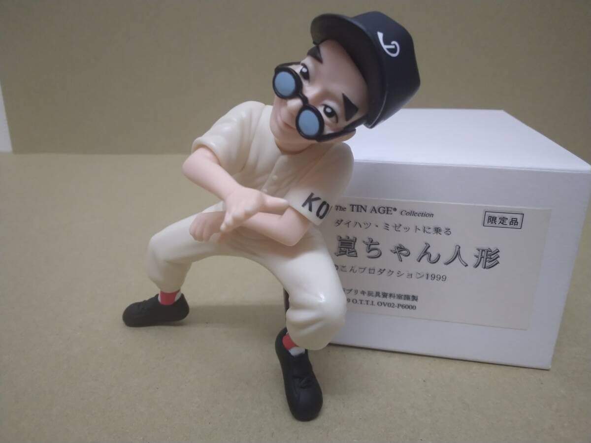 ダイハツ　ミゼット　崑ちゃん人形付き Amazon.co.jp: ダイハツ ミゼットに乗る 崑ちゃん人形 大村崑ソフビ