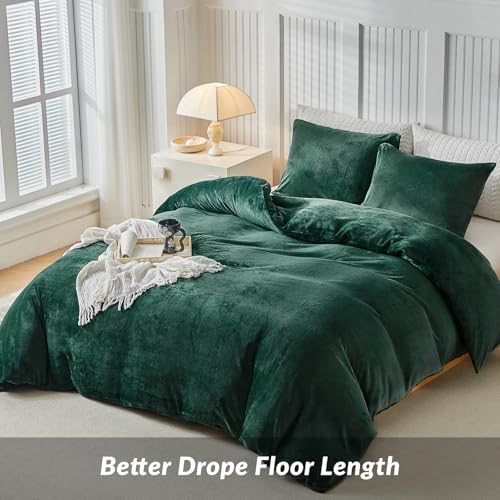 Image of WARMDERN Emerald Green Velvet Duvet Cover Set Full Size, Luxury Milk Velvet Bedding Duvet Cover with Zipper Closure, 3pcs Ultra Soft Duvet Covers for All Seasons, 80 inch x 90 inch, Emerald Green
