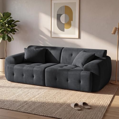 Comfort e sostegno: riempito con una combinazione di schiuma continua e schiuma floccata ad alta resilienza, questo divano imbottito offre una seduta morbida che mantiene la sua forma anche dopo un uso prolungato. Goditi un comfort costante e una qualità di seduta durevole.